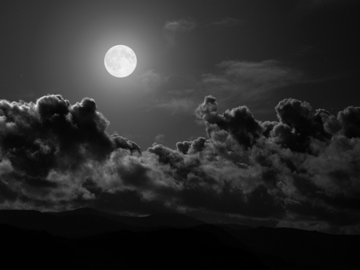 Dark-night-full-moon